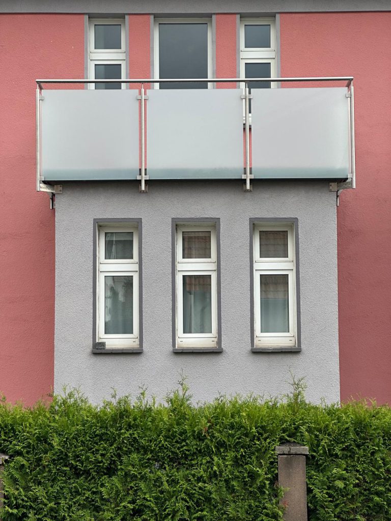 A-7 Terrassengeländer, Edelstahlgeländer, Befestigung von der Seite, Befestigung von oben, Milchglas