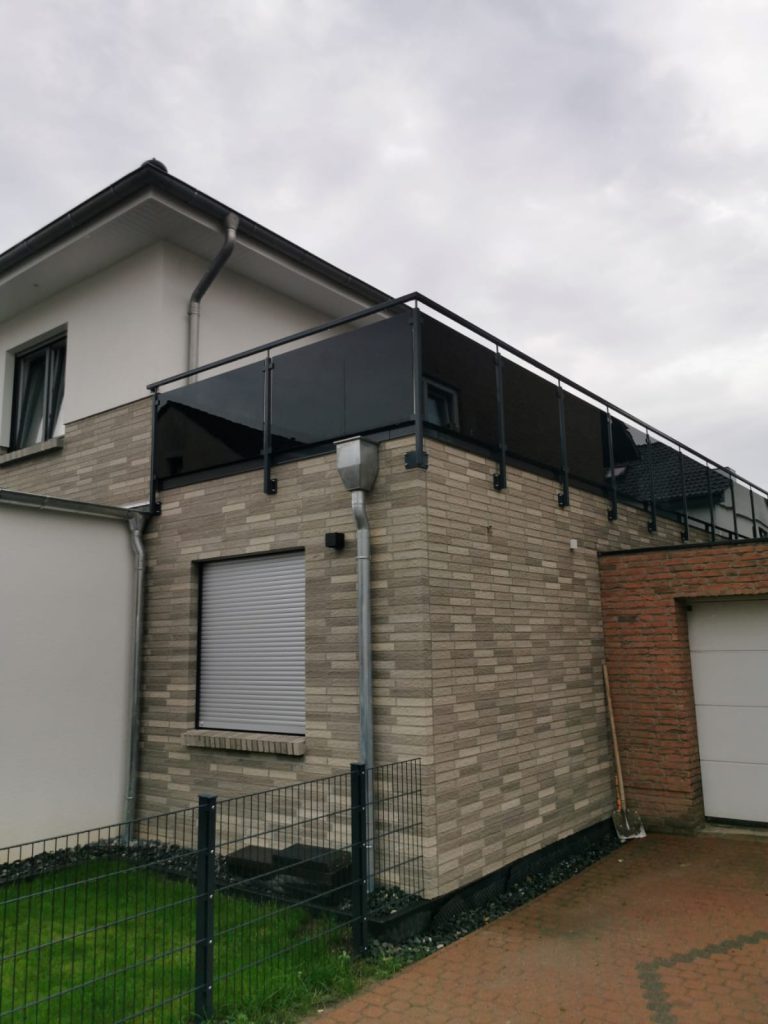 A-11 Terrassengeländer in Anthrazit, Befestigung von der Seite, Graphitglas