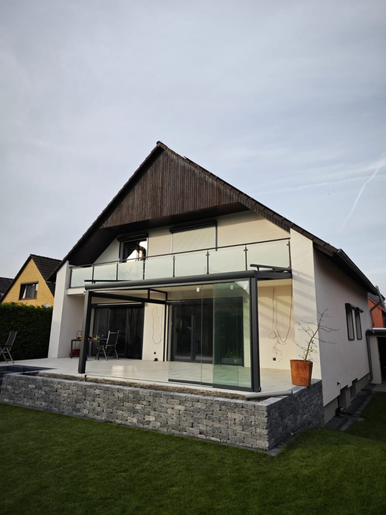 A-14 Terrassengeländer, Stahlgeländer in Anthrazit, Befestigung von oben, Milchglas