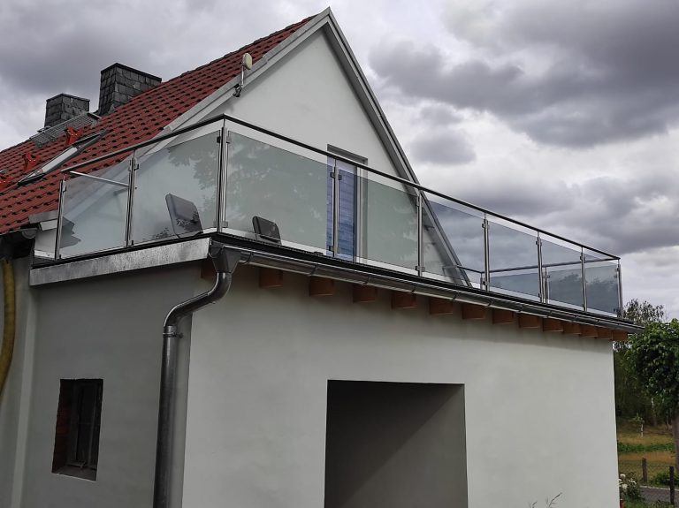 A-17 Terrassengeländer, Edelstahlgeländer, Befestigung von oben, Rauchglas