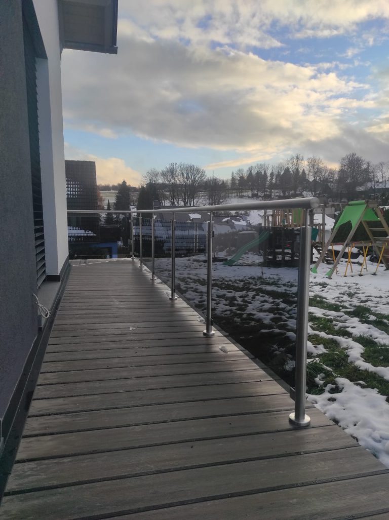 A-18 Terrassengeländer, Edelstahlgeländer, Befestigung von oben, Rauchglas