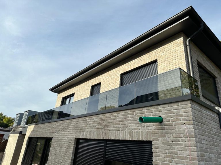 A-22 Terrassengeländer, Graphitglas, Aluminiumschiene